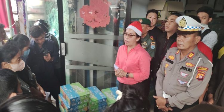 Perhakin Singkawang Bagikan 1500 Paket Natal Tahun 2022