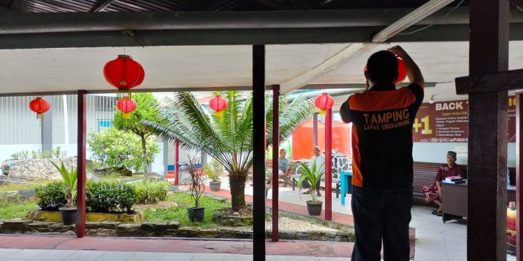 Keren, Lapas Singkawang Pasang Ratusan Lampion Untuk Semarakan Imlek dan Cap Go Meh