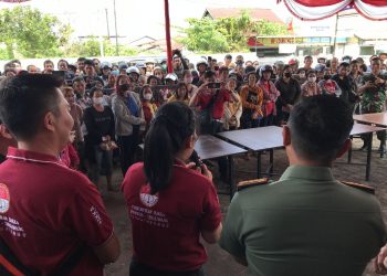 Perhakin Singkawang Bagikan 2500 Paket Imlek ke Warga
