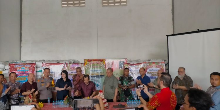 PUPUK MAMPAN CRF MALAYSIA HADIR DI SINGKAWANG