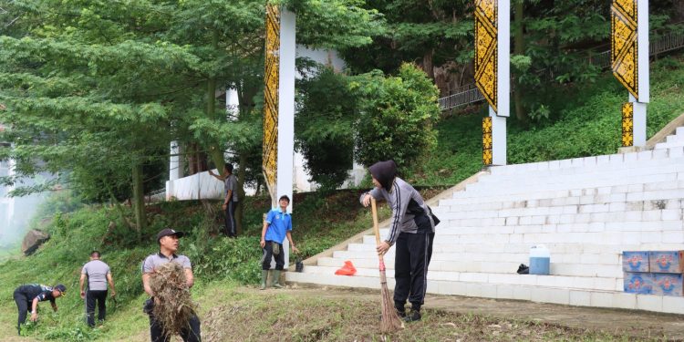 Tokoh Masyarakat Sekadau Apresiasi Polri Gelar Baksos di Lawang Kuari