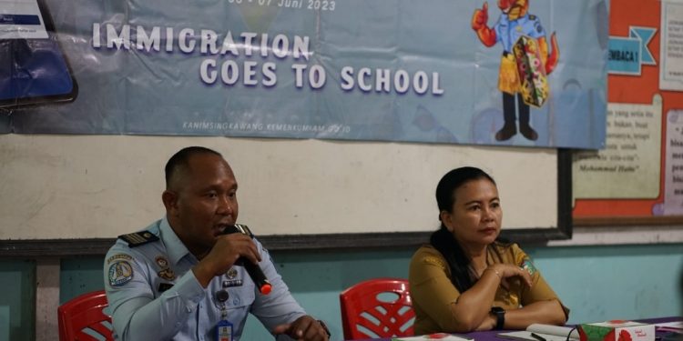 Imigrasi Singkawang Sosialisasikan Keimigrasian Lewat Goes to School