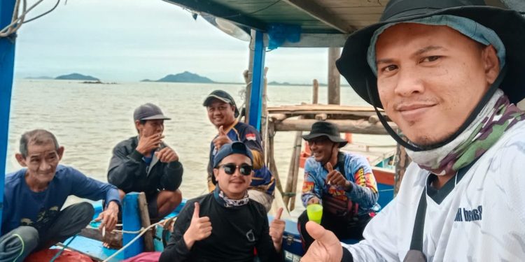 Serunya Memancing di Singkawang