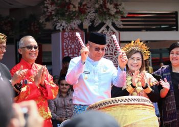 MERIAH ! Pakaian Adat Warnai Pembukaan Festival HAM Nasional 2023 di Kota Singkawang