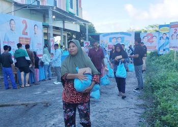 Cuma Rp 10.000, Warga Singkawang Antusias Beli Sembako di Acara Tebus Murah Sembako dari Barisan RFG