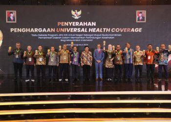 Wapres Ma’ruf Amin Serahkan Penghargaan UHC Awards ke 493 Kepala Daerah se-Indonesia Termasuk Kota Singkawang