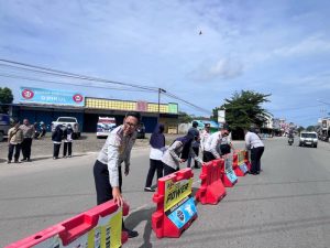 Dinas Perhubungan Singkawang mengatur pembatas jalan