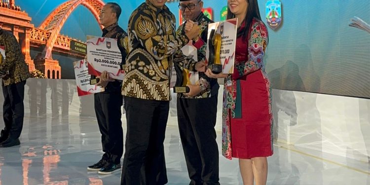 Pemkot Singkawang Terima Penghargaan di Ajang Apresiasi Pemerintah Daerah Berprestasi 2026 Batch II Regional Kalimantan
